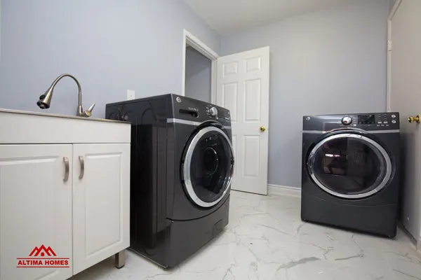Whole Home Renovation Laundary Room - Altima Homes Inc.